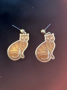 Cat Shaped Drop Earrings in Brown - Stylish Pet-Themed Jewelry